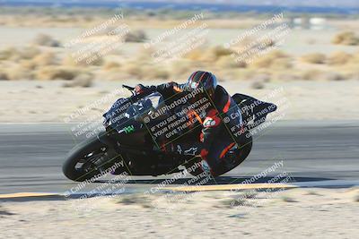 media/Jan-10-2025-CVMA Friday Practice (Fri) [[489e0da257]]/Group 4 and Trackday/Session 2 (Turn 4 Inside)/